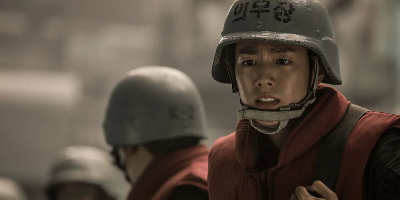 Lee Hyun-woo as Corporal Park Dong-hyuk, wearing a helmet and looking worried