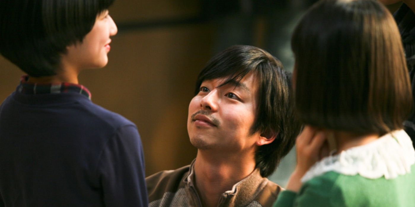 Silenced's Gong Yoo crouches to talk to students, comforting them