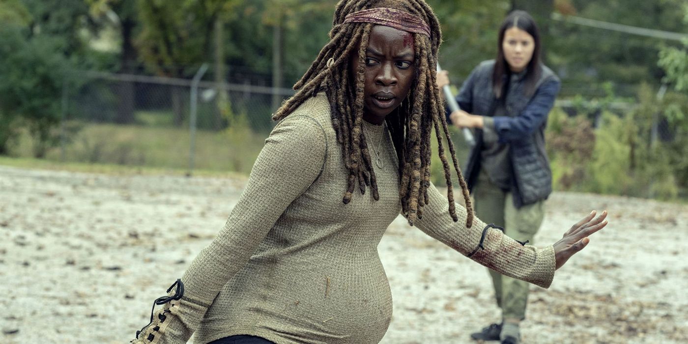 A pregnant Michonne about to fight in a scene from The Walking Dead.