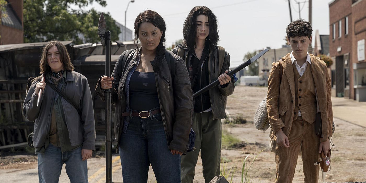 Four young teenagers looking down at something, holding weapons in Walking Dead: World Beyond.