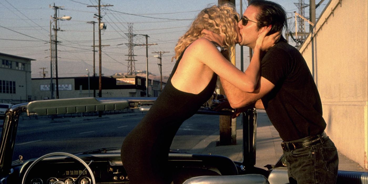 Laura Dern as Lula kissing passionately Nicolas Cage as Sailor in Wild at Heart