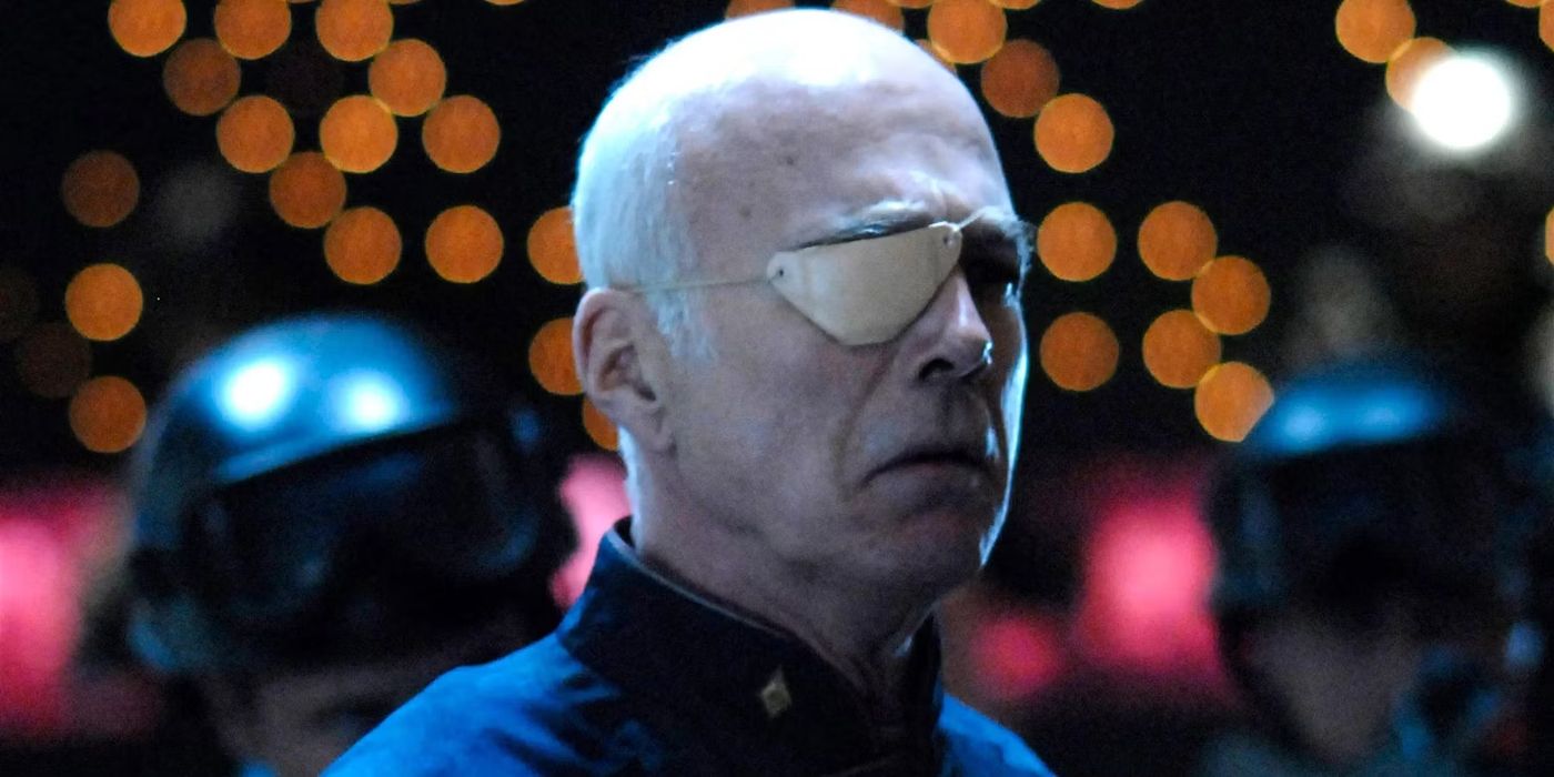 Saul sports an eye-patch in Battlestar Galactica