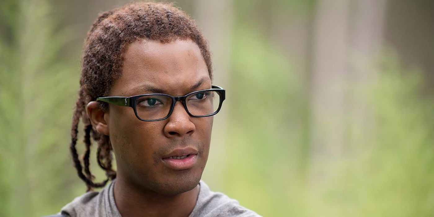 Close up of Heath on The Walking Dead looking at something off-screen