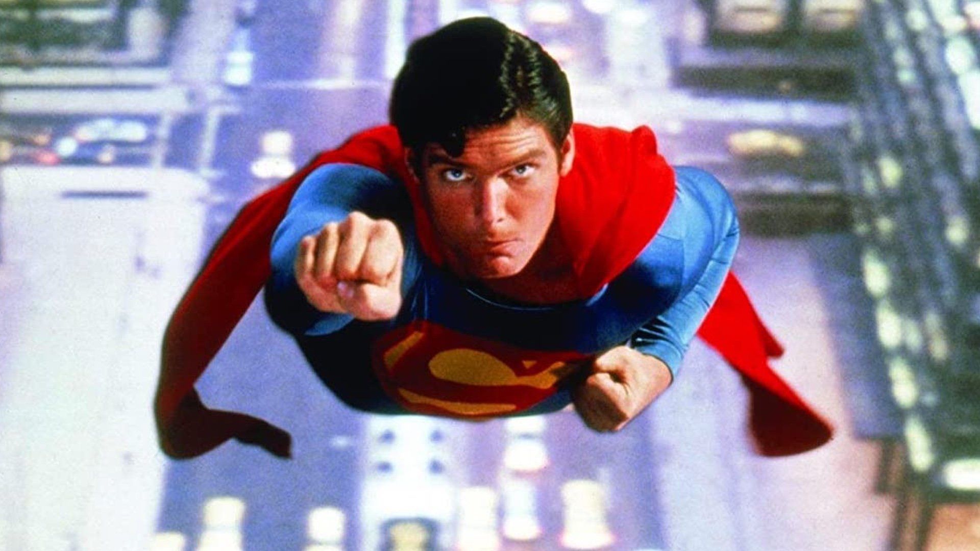 Соавтор «Человека из стали» Зака ​​Снайдера высмеял презентацию костюма Супермена Джеймса Ганна