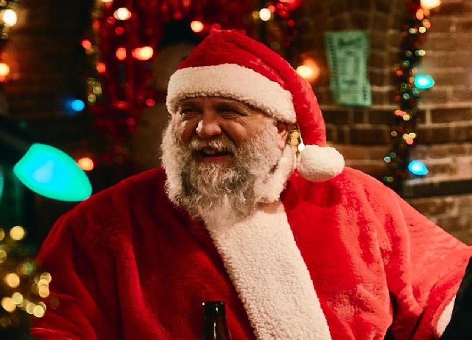 Daniel Roebuck as Santa Claus laughing in Terrifier 3