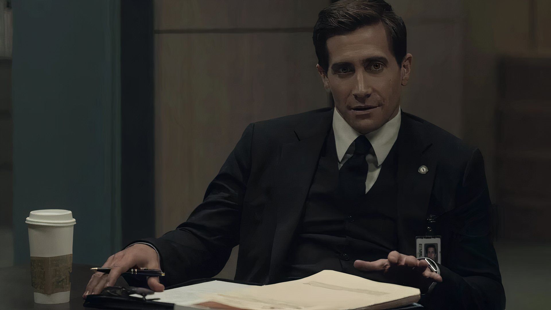 Jake Gyllenhaal is Leading a TV Miniseries for the First Time, and the Reviews are Encouraging