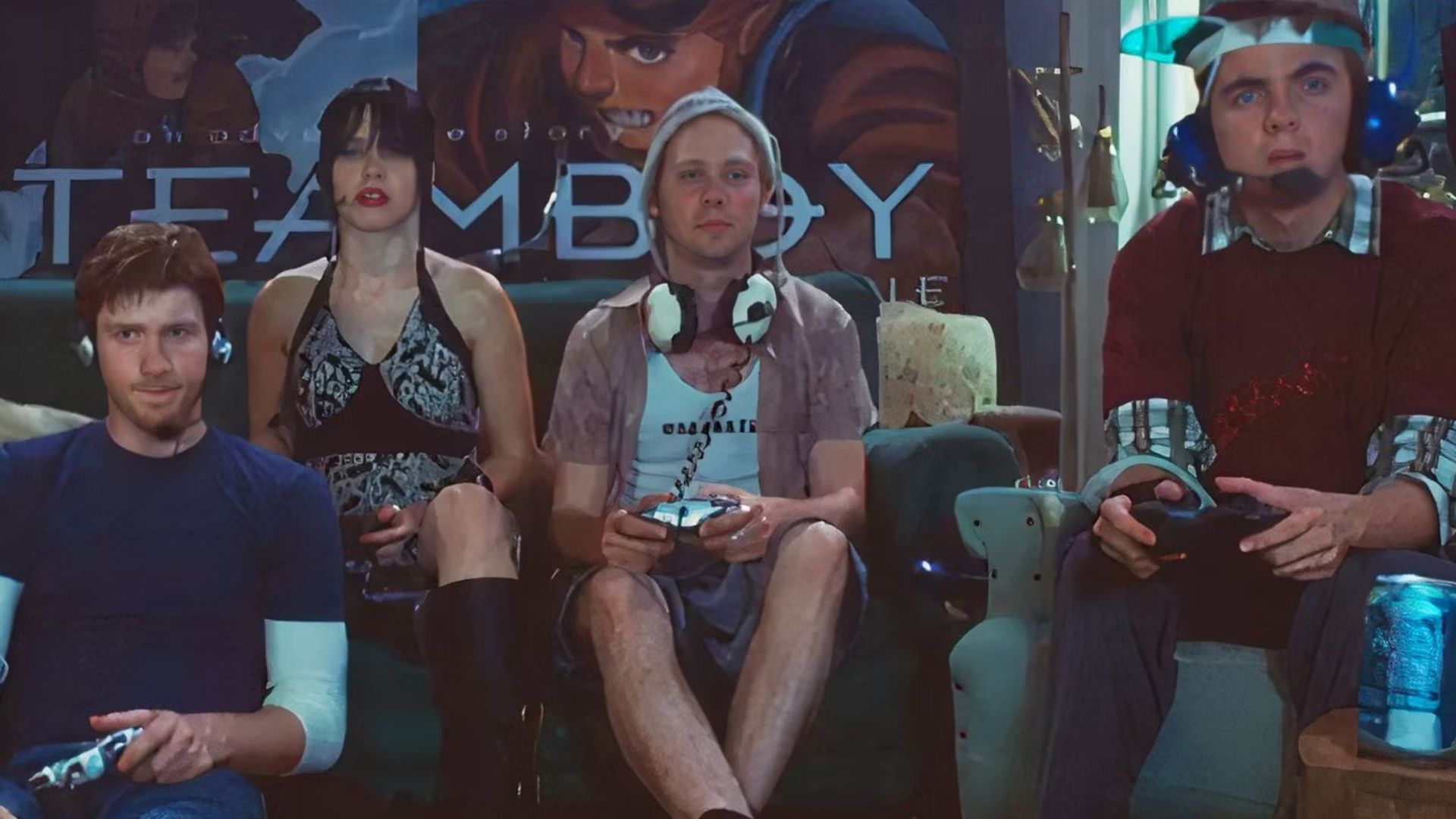 The cast of Stay Alive with Frankie Muniz, Jimmi Simpson, Sophia Bush, and Samaire Armstrong, playing the video game