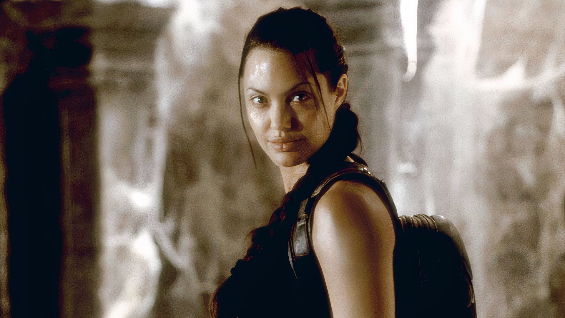Lara smiles at the camera in Tomb Raider