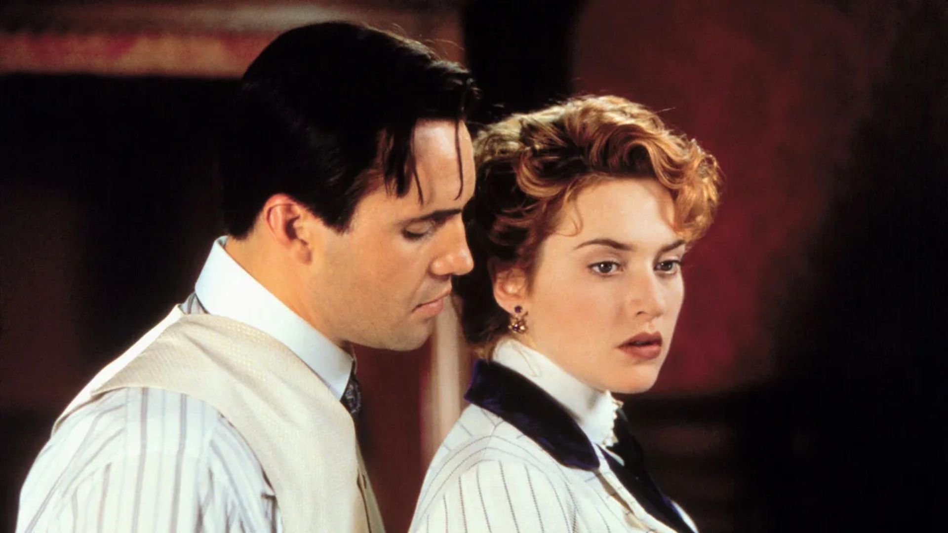 Billy Zane & Kate Winslet in a scene from Titanic