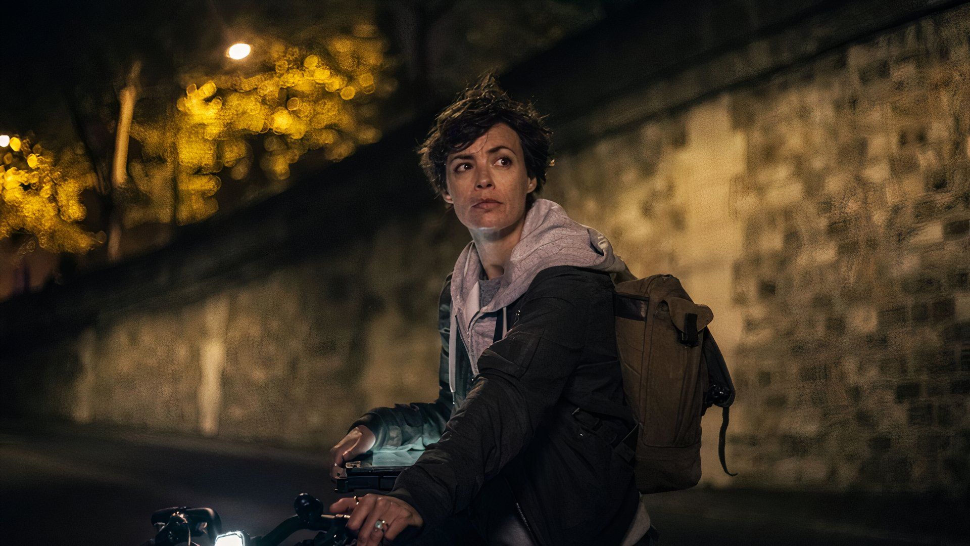 Почему «Под Парижем» пользуется таким успехом на Netflix