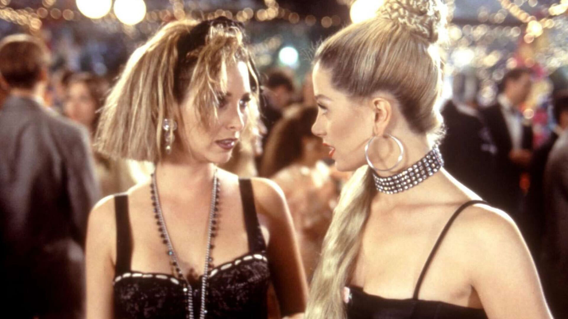 Lisa Kudrow Shares Huge Romy & Michele's High School Reunion Sequel Update