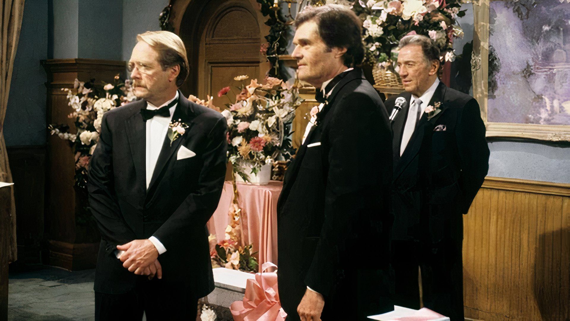 Martin Mull as Leon gets married in Roseanne