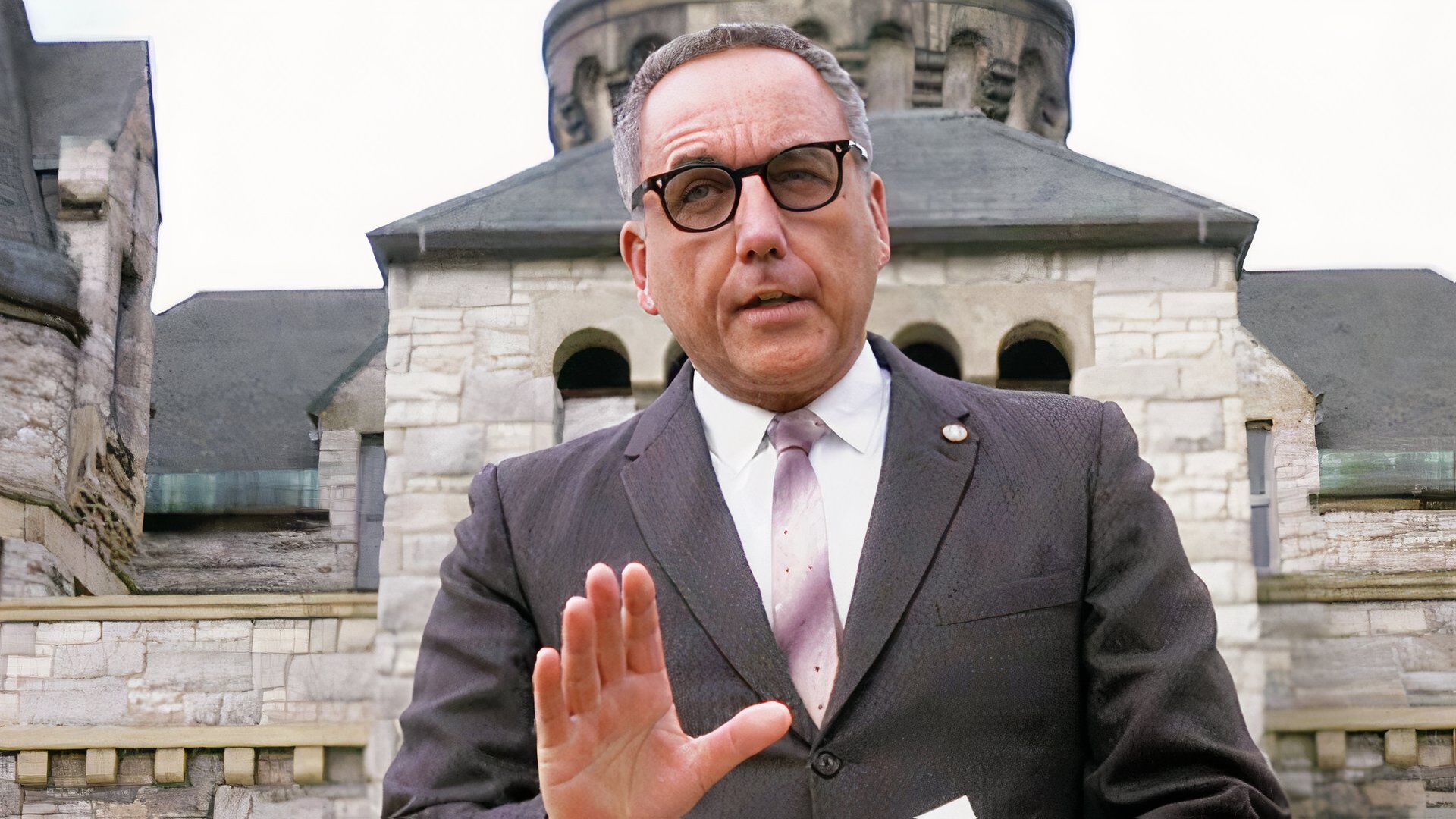 The Shawshank Redemption's Bob Gunton Says Warden Norton Change Make Greatest Stephen King Adaptation Better