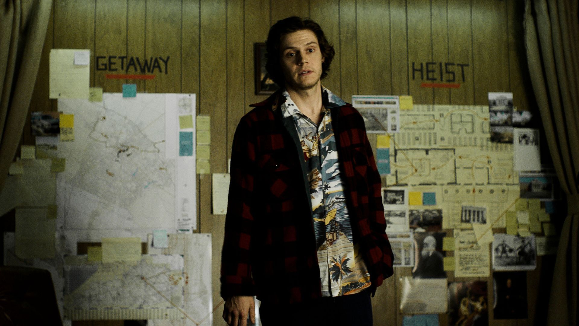 Evan Peters plans a robbery in American Animals (2018)