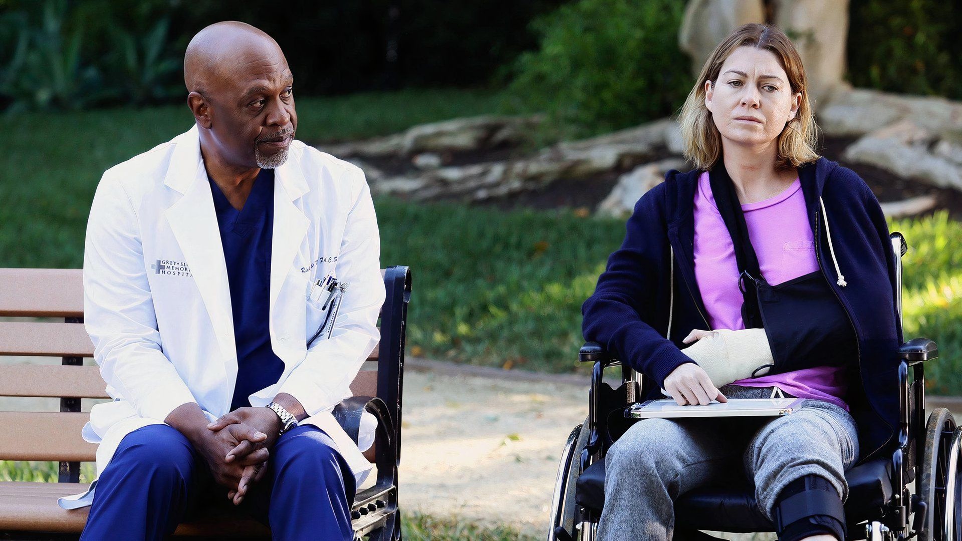 Webber and Grey sit outside in Grey's Anatomy