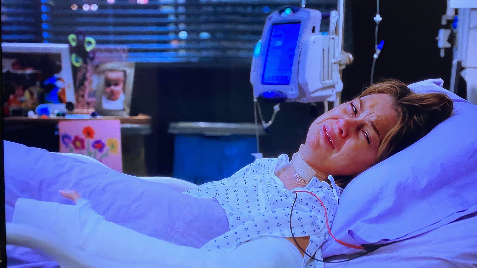 Grey crying on bed in Grey's Anatomy