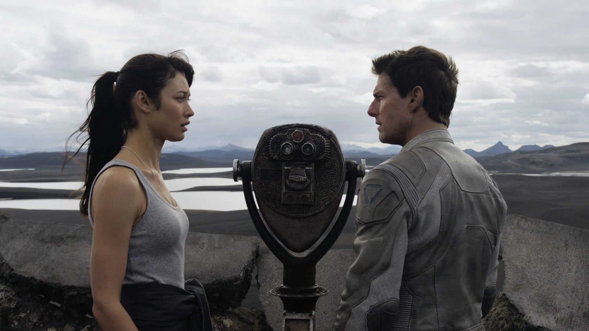 Oblivion with Tom Cruise and Morgan Freeman is Streaming on Netflix in November