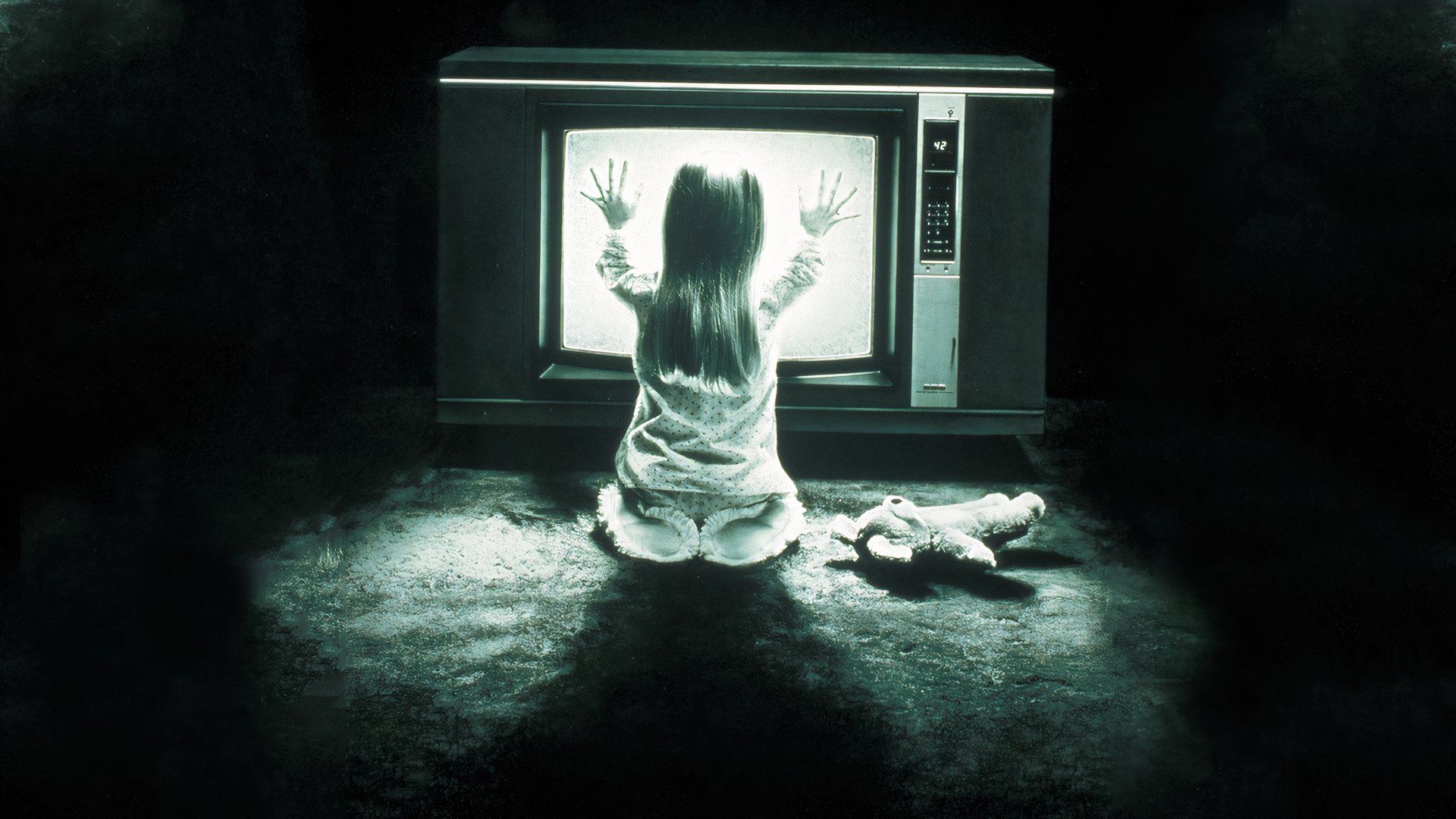 Poltergeist Was a Cursed Film According to Some Theories