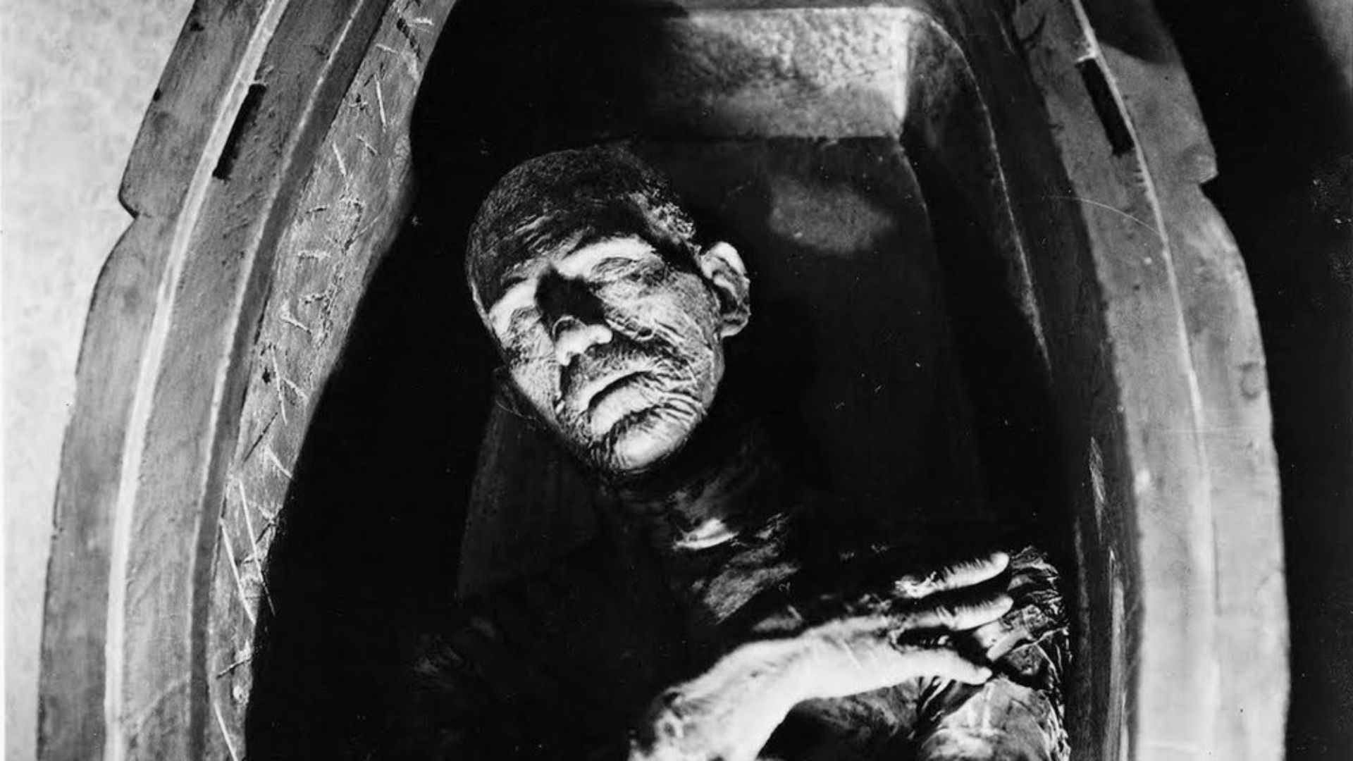 13 Best Classic Horror Movies to Stream This Halloween