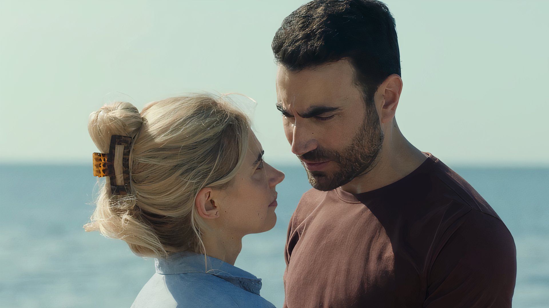 Imogen Poots and Brett Goldstein kiss on the beach in All of You movie from 2024 at TIFF