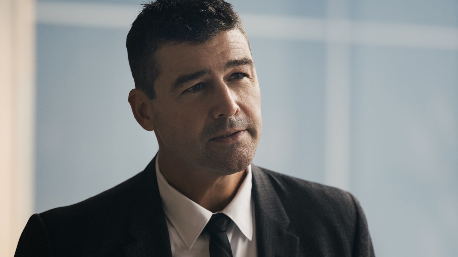 Kyle Chandler Joins Ben Affleck & Matt Damon in Netflix Crime Thriller RIP