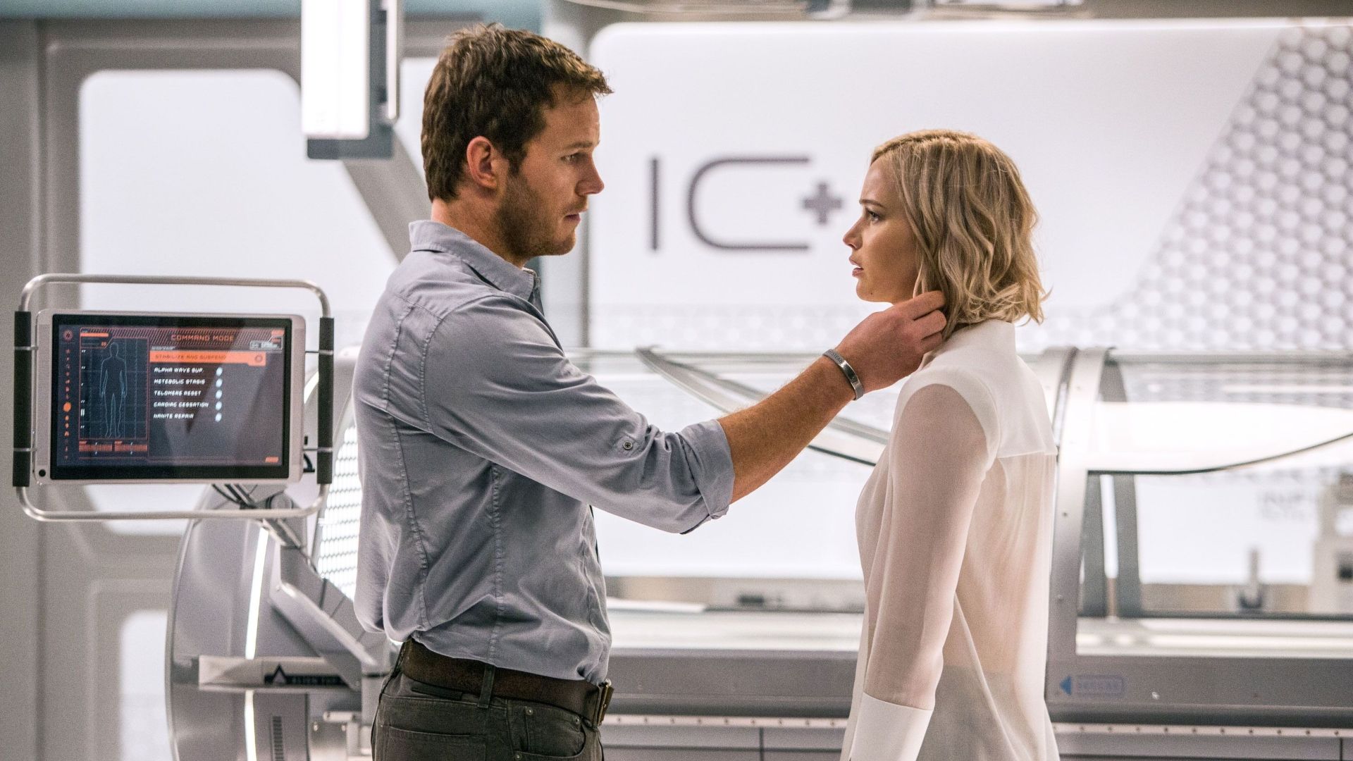 Divisive Chris Pratt & Jennifer Lawrence Movie Passengers Free to Stream