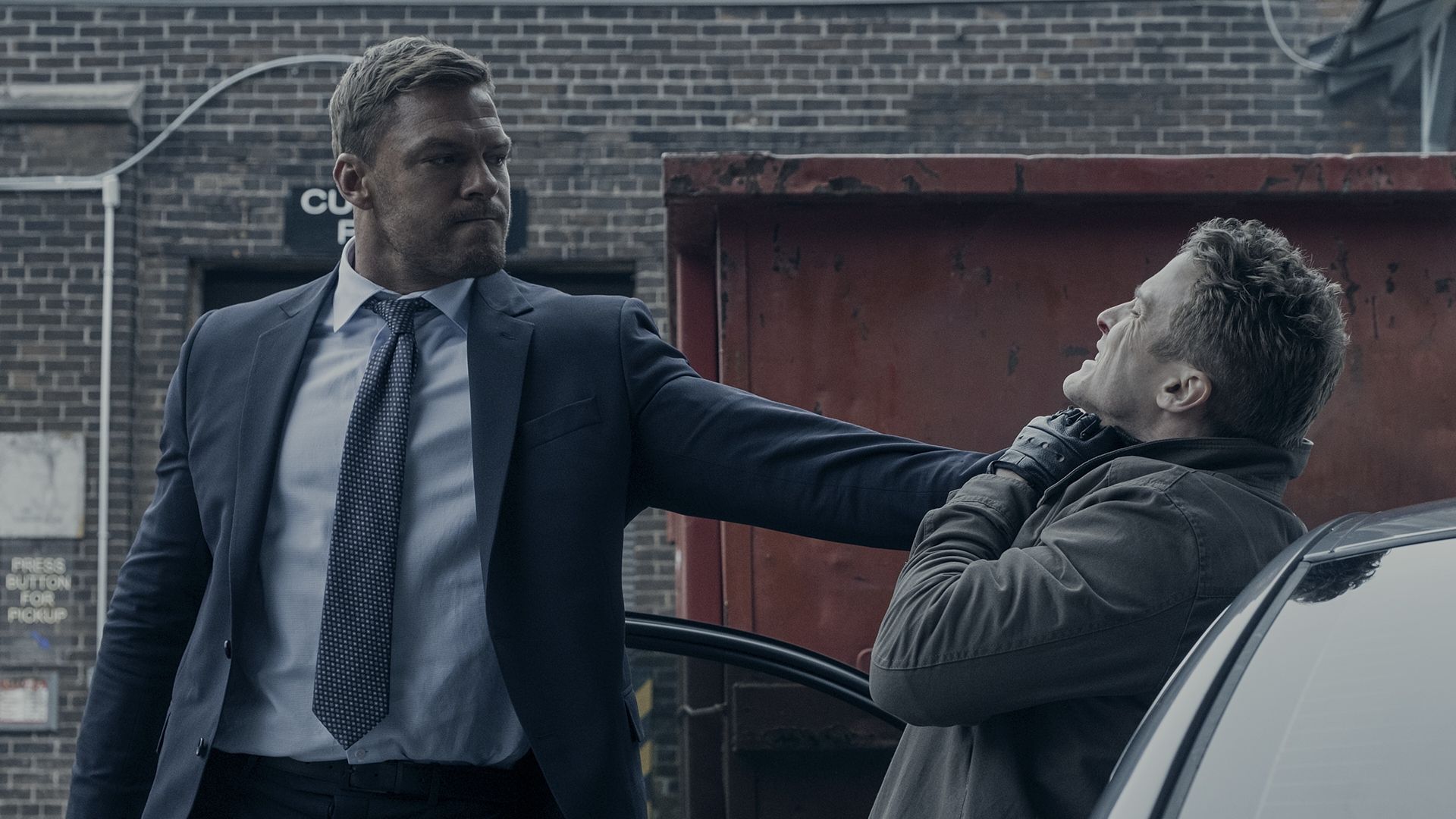 Reacher's Alan Ritchson & Prey's Amber Midthunder To Star in New Action Flick From John Wick Writer