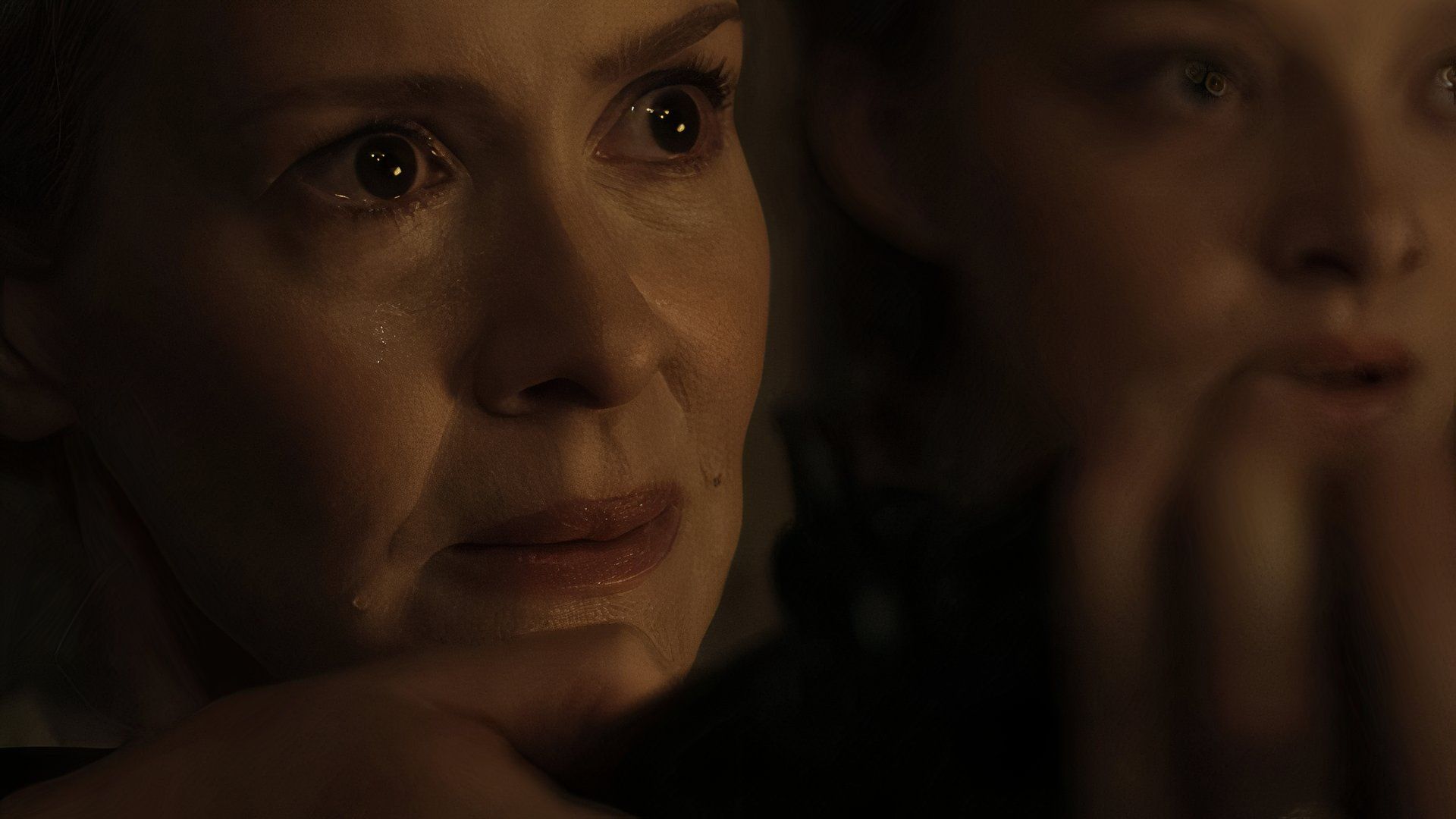 Sarah Paulson cries with a gun in the movie Hold Your Breath