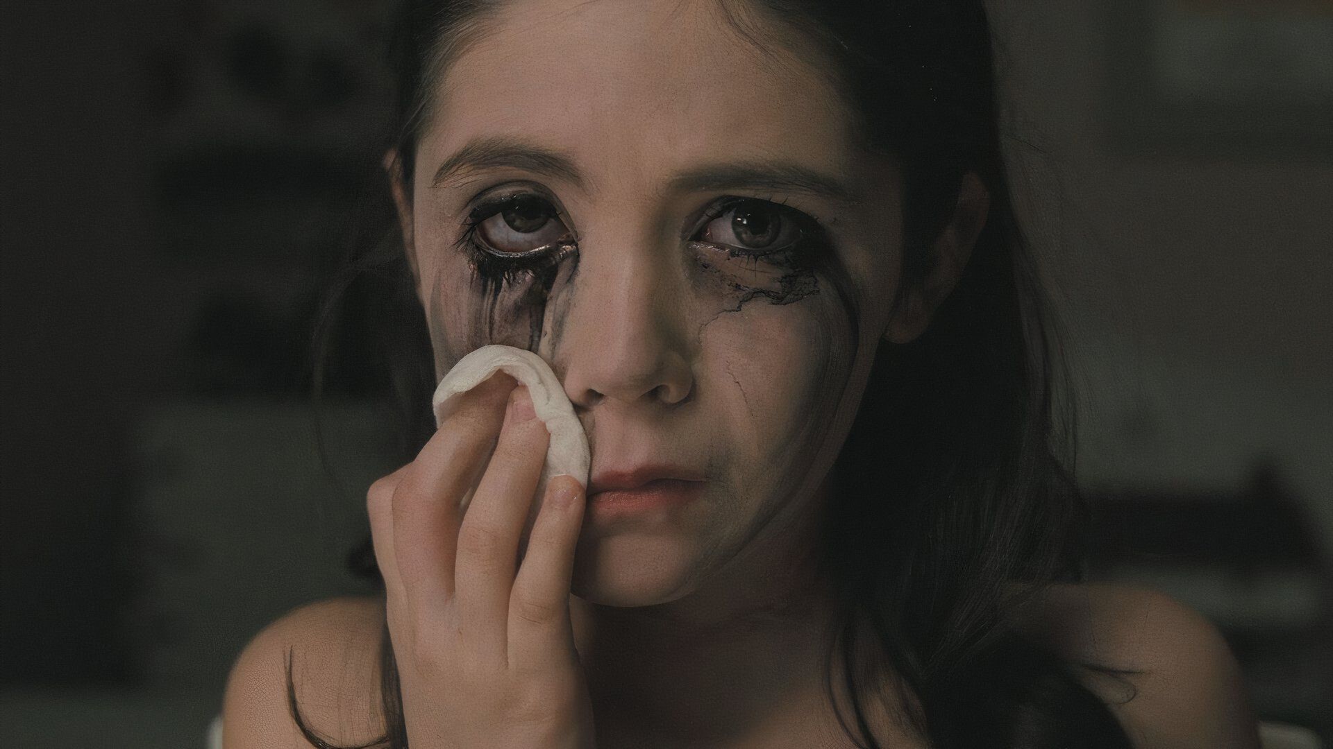 Orphan First Kill movie with Isabelle Fuhrman and eyeliner