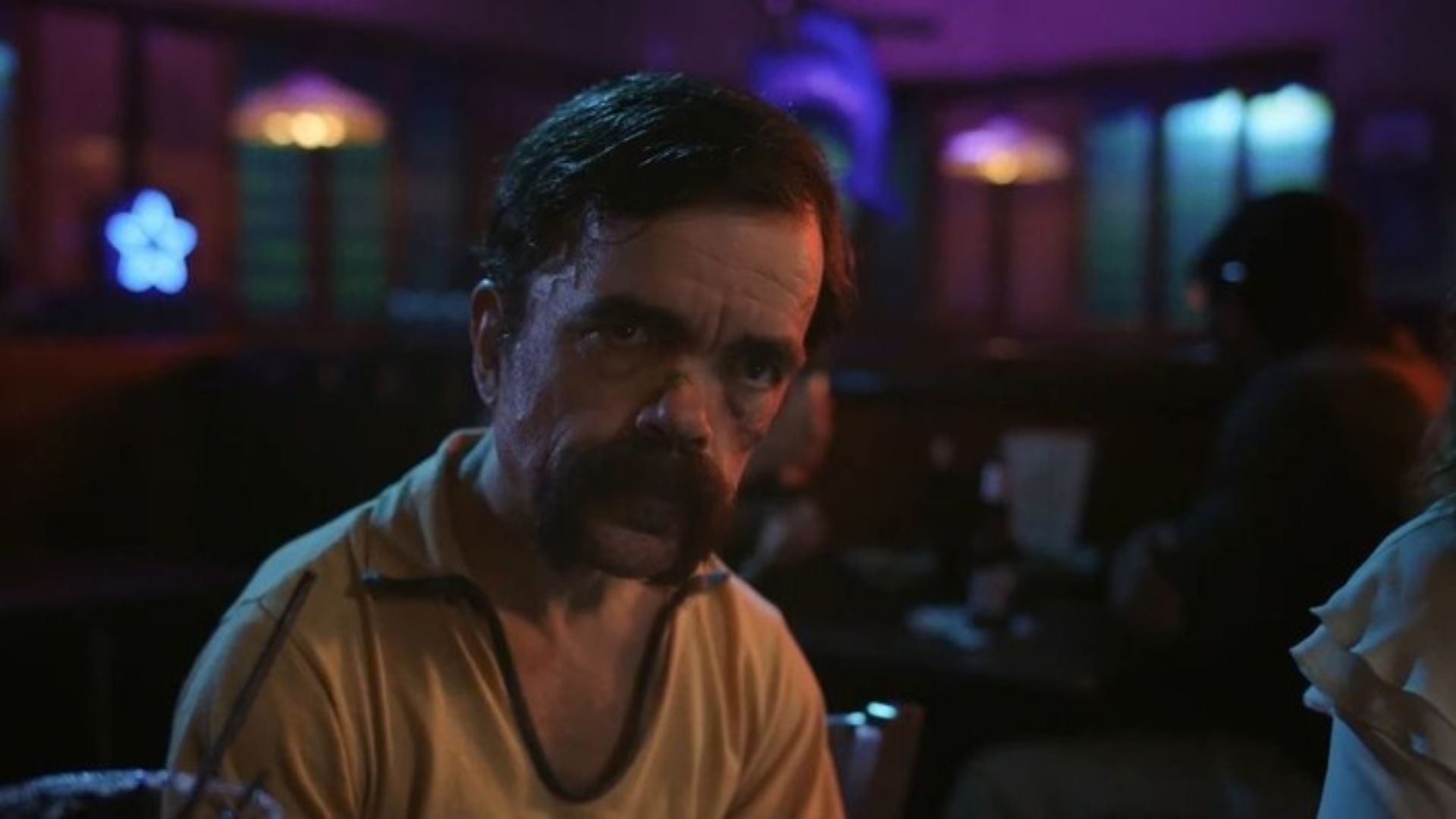 Brothers Review | Josh Brolin & Peter Dinklage's Raunchy Crime Comedy