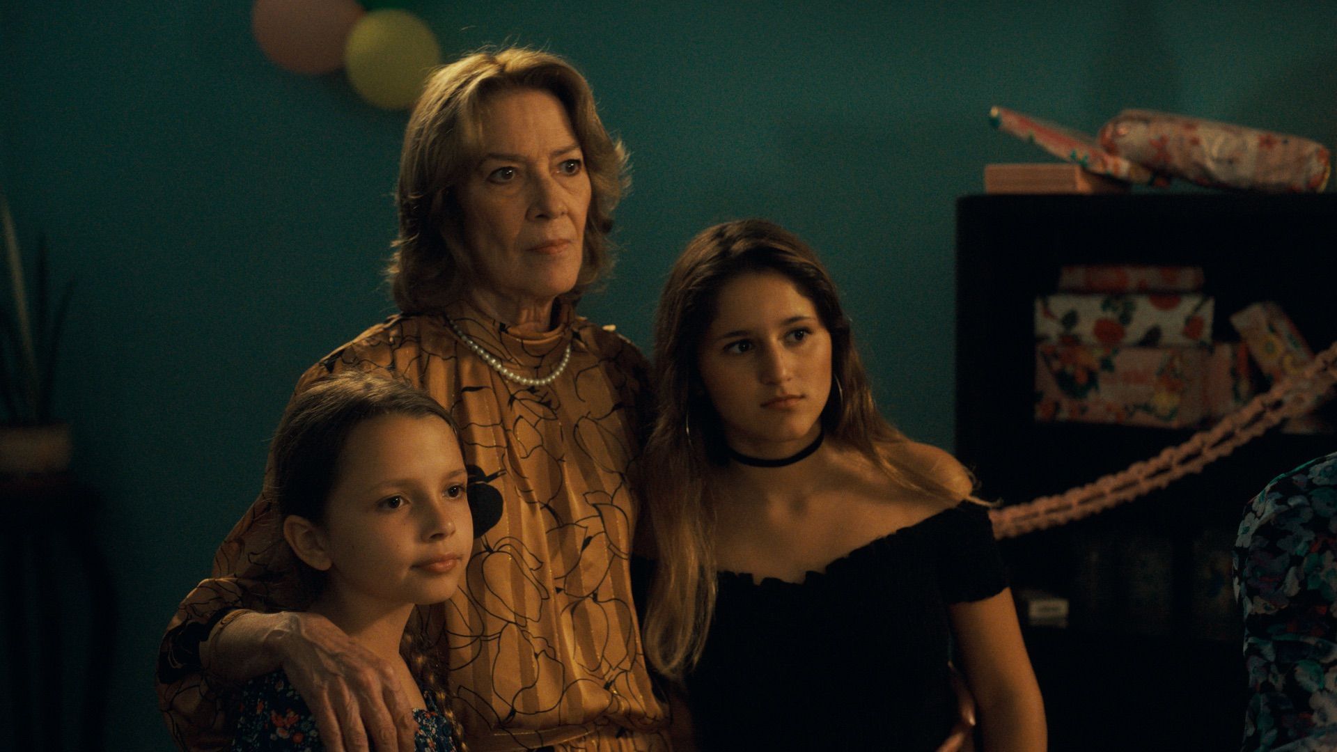 Reinas Review | A Family & Country in Crisis