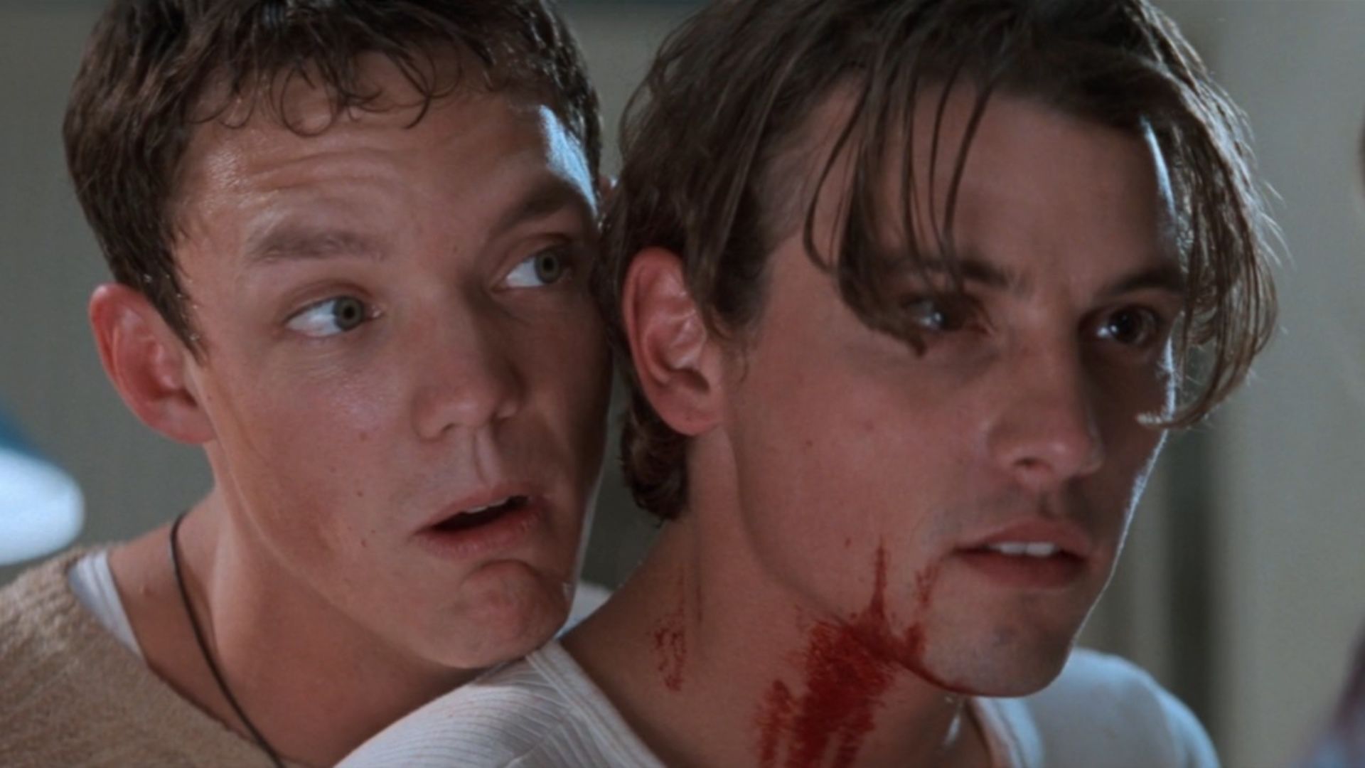 Matthew Lillard's Stu stands behind Skeet Ulrich's Billy Loomis in Scream