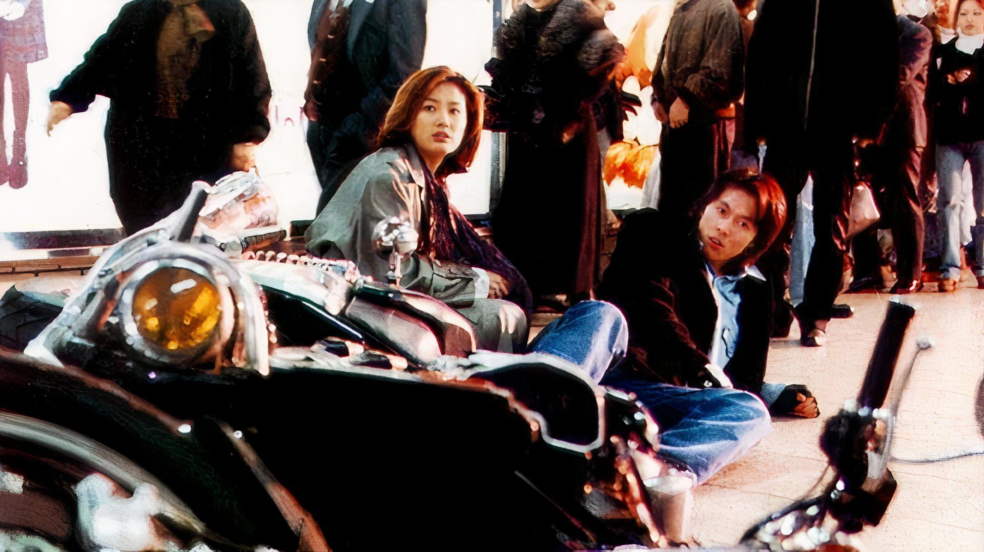 Jung Woo-sung as Kil and Shim Eun-ha as Soo-ha in 1996 action movie Born to Kill