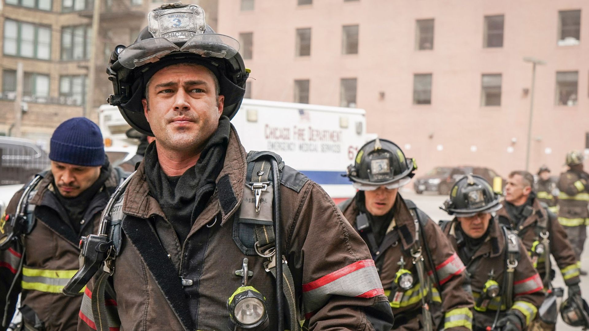 Kelly leads his crew in Chicago Fire