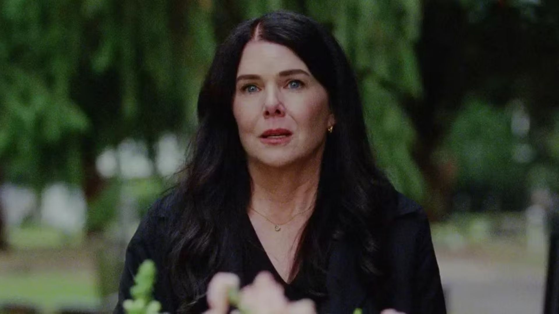 Lauren Graham in the movie Twinless