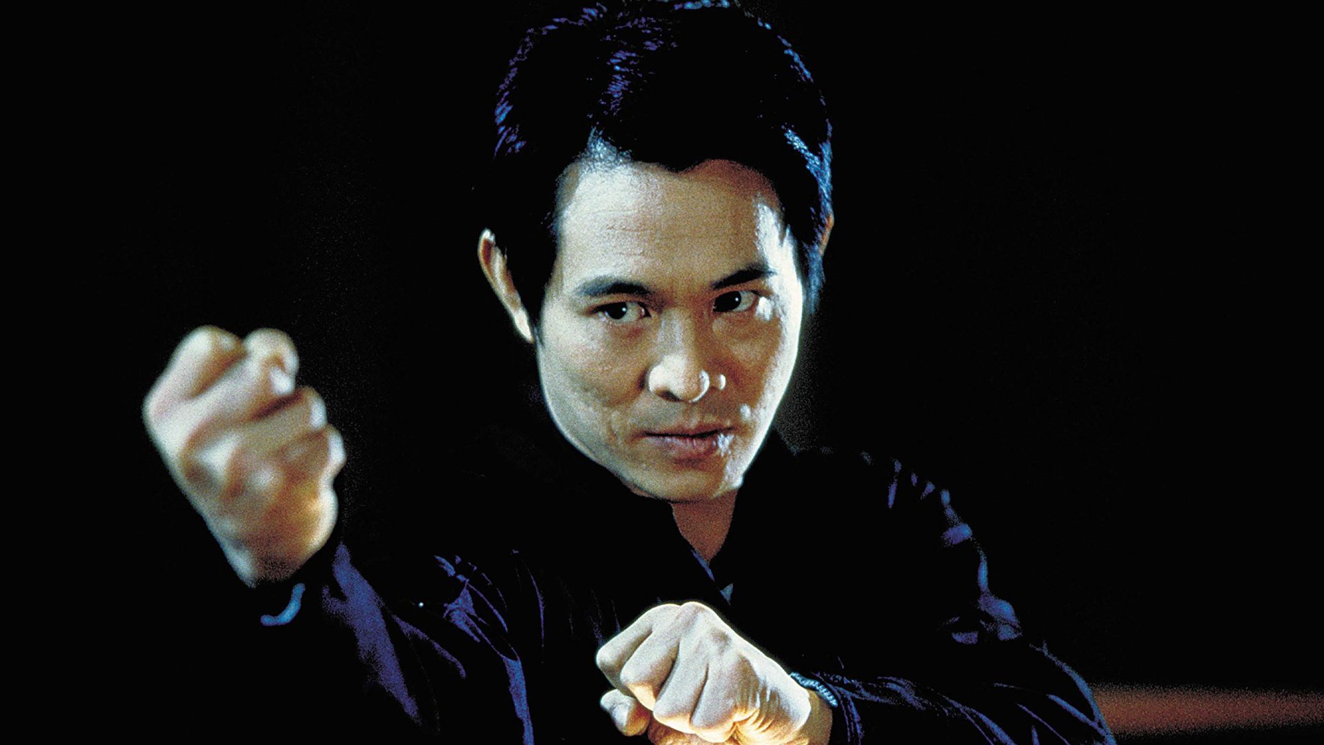 Jet Li strikes a fighting pose in The One (2001)