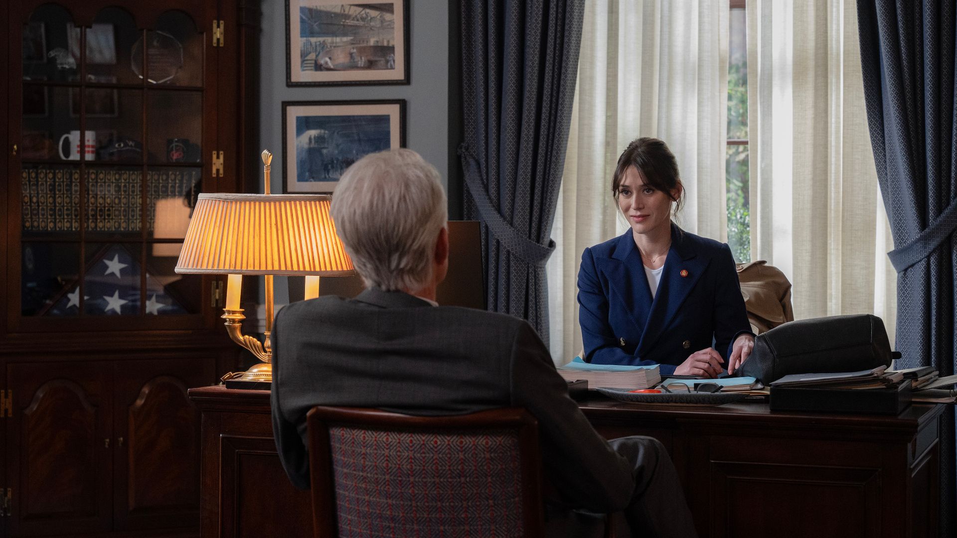 Matthew Modine as Richard Dreyer and Lizzy Caplan as Alexandra Mullen in Episode 103 of Zero Day