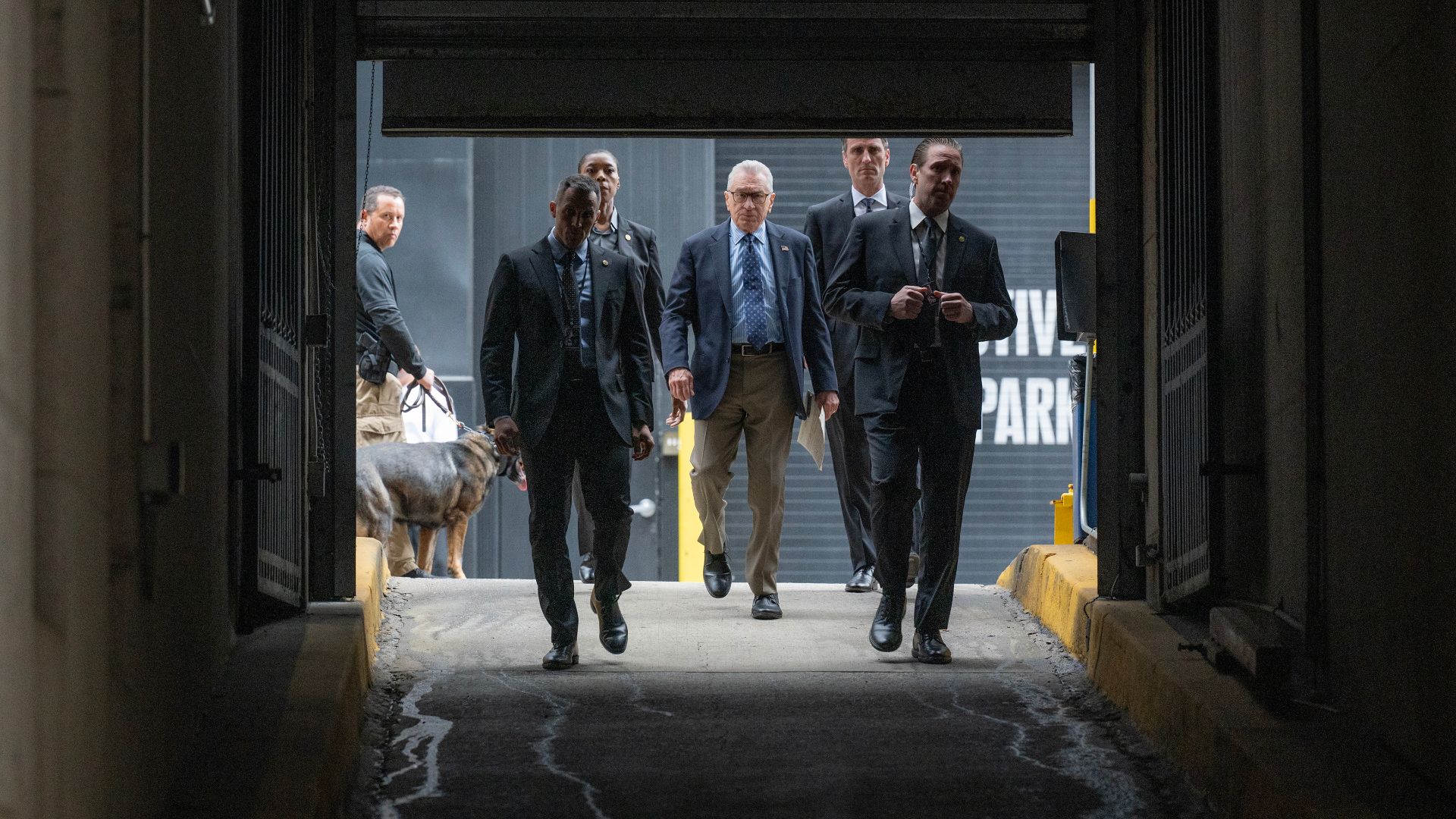 Robert De Niro as President George Mullen surrounded by Secret Service in the Netflix series Zero Da