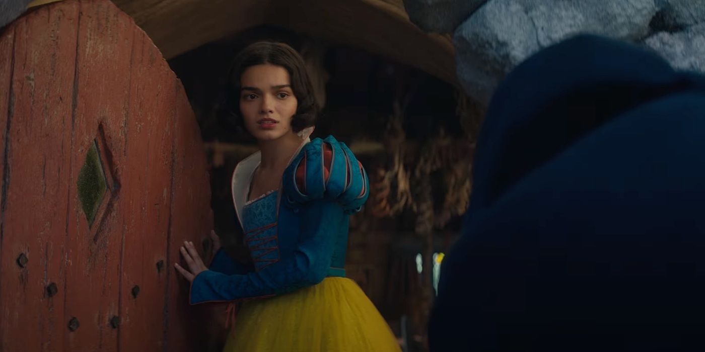 Snow White Rachel Zegler in the iconic dress