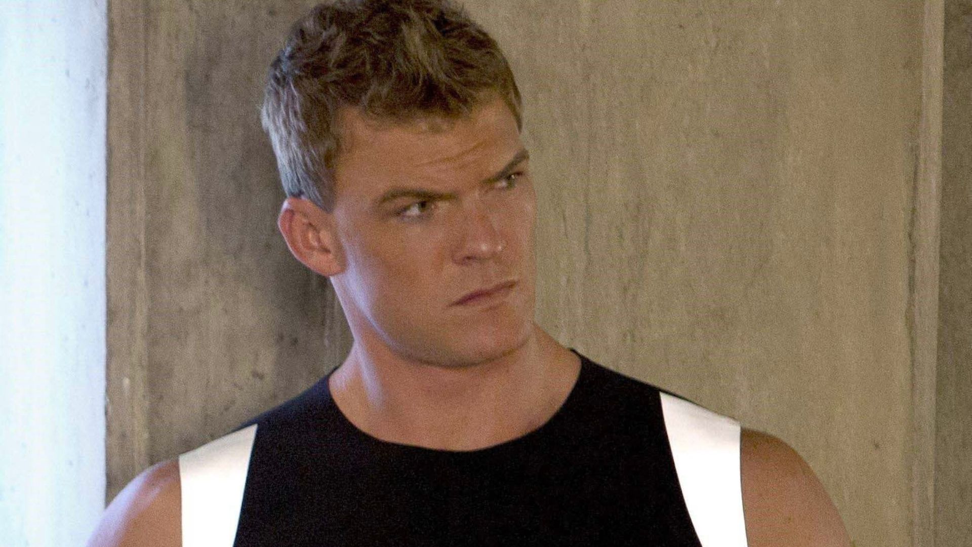 Gloss Hunger Games Actor 60 Photos - Moonagedaydream.film
