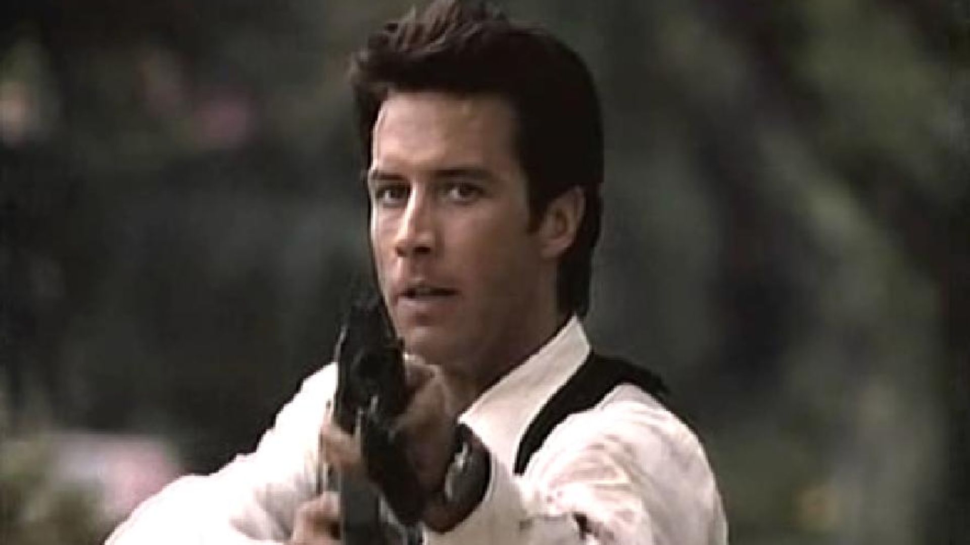 Vincent Hanna about to shoot one of the criminals