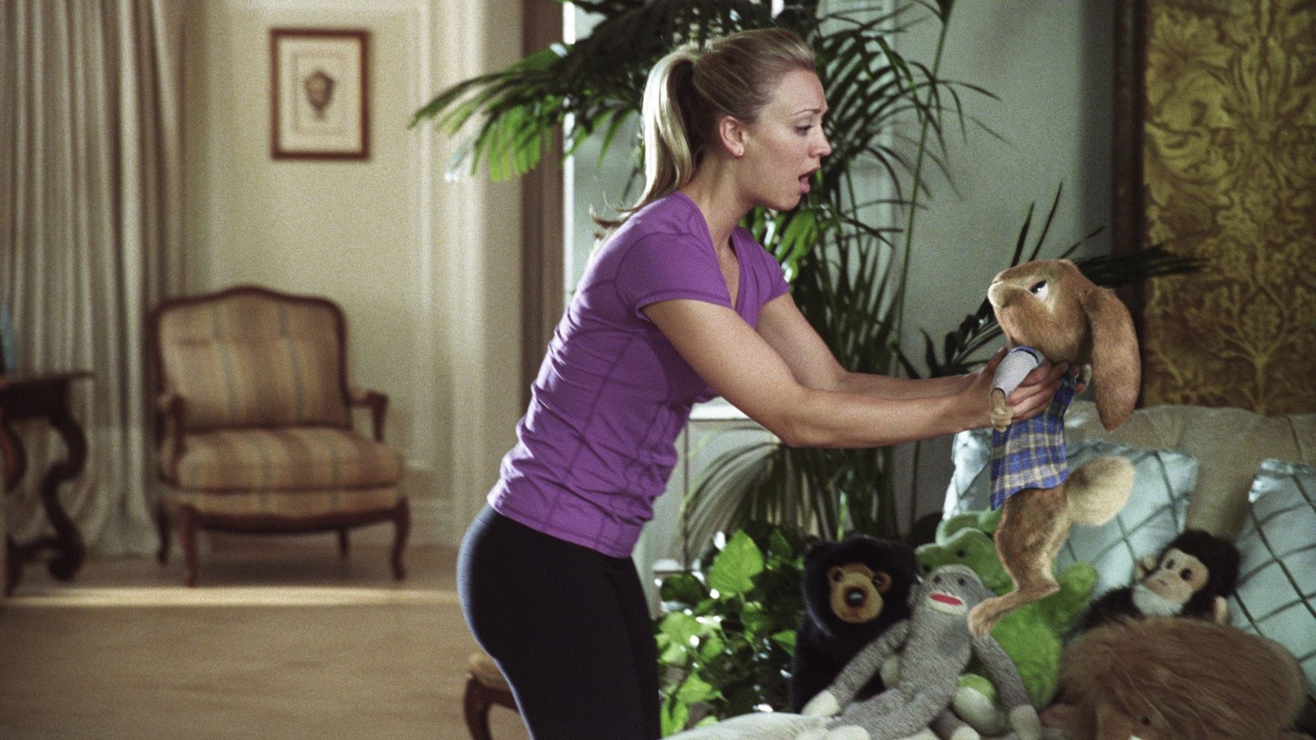 Kaley Cuoco in Hop