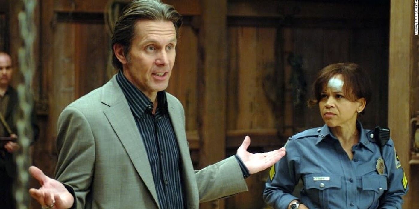 Gary Cole and Rosie Perez in Pineapple Express