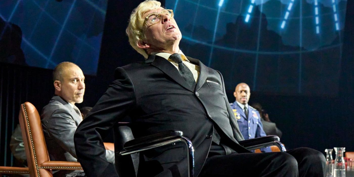 Steve Coogan as Dr. Strangelove in the war room in the 2025 National Theatre remake