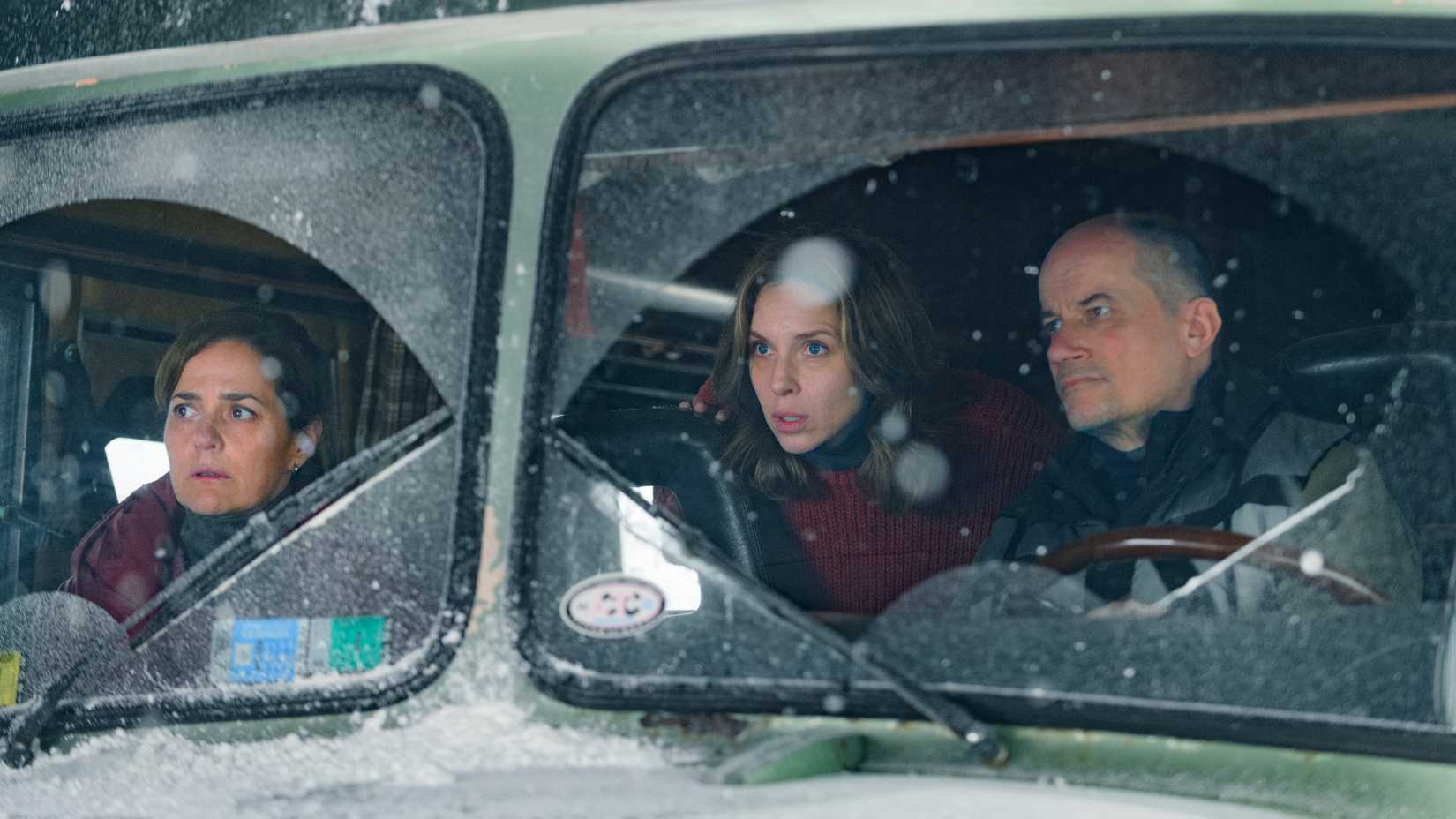 The cast of The Eternaut driving in a van in the Netflix show