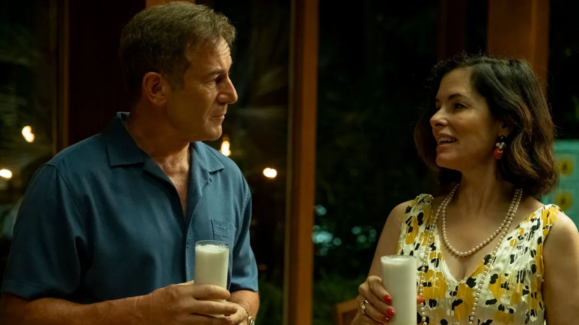 Tim and Victoria hold drinks in The White Lotus