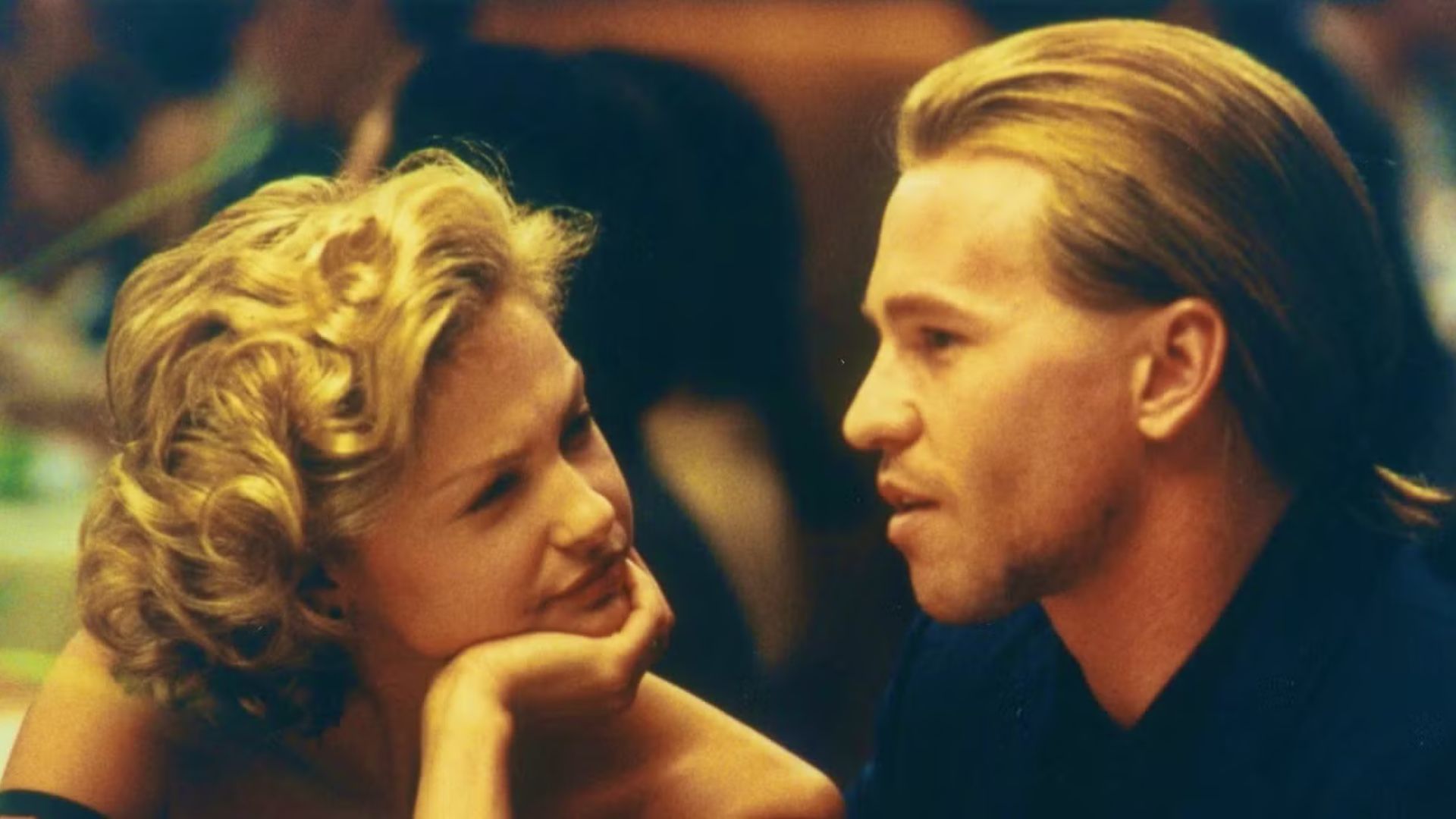 Ashley Judd stares at Val Kilmer with a ponytail in Heat