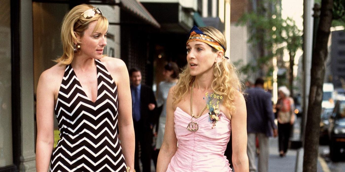 Carrie and Samantha on a walk in 'Sex and the City'