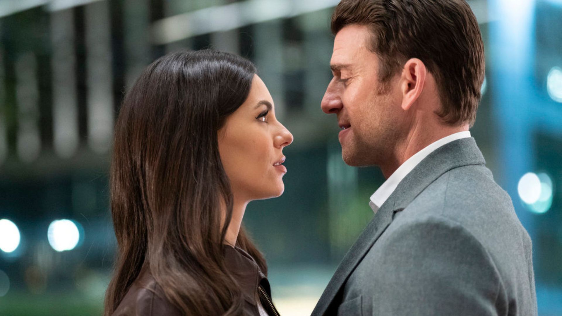 Rick Dodson (Bryan Greenberg) and actor Dylan (Victoria Justice) in the Suits LA episode 
