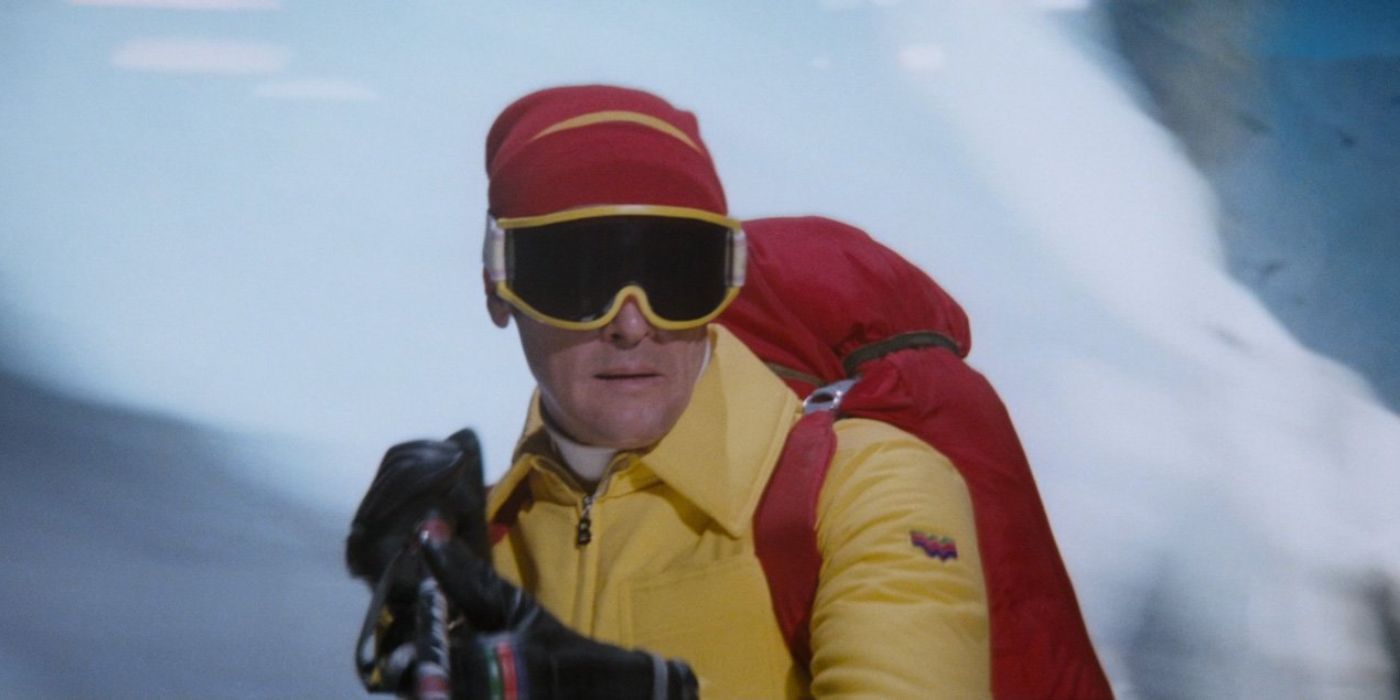 Roger Moore skis as James Bond in The Spy Who Loved Me